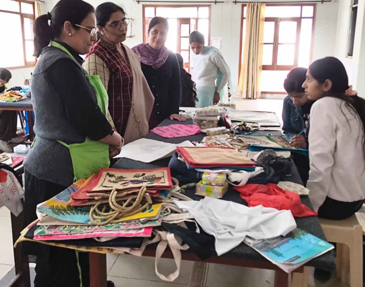 Fashion Designing Department organized a three-day workshop on 'Textile Printing and Dyeing'. 